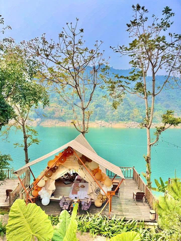 Lakeside Glamping